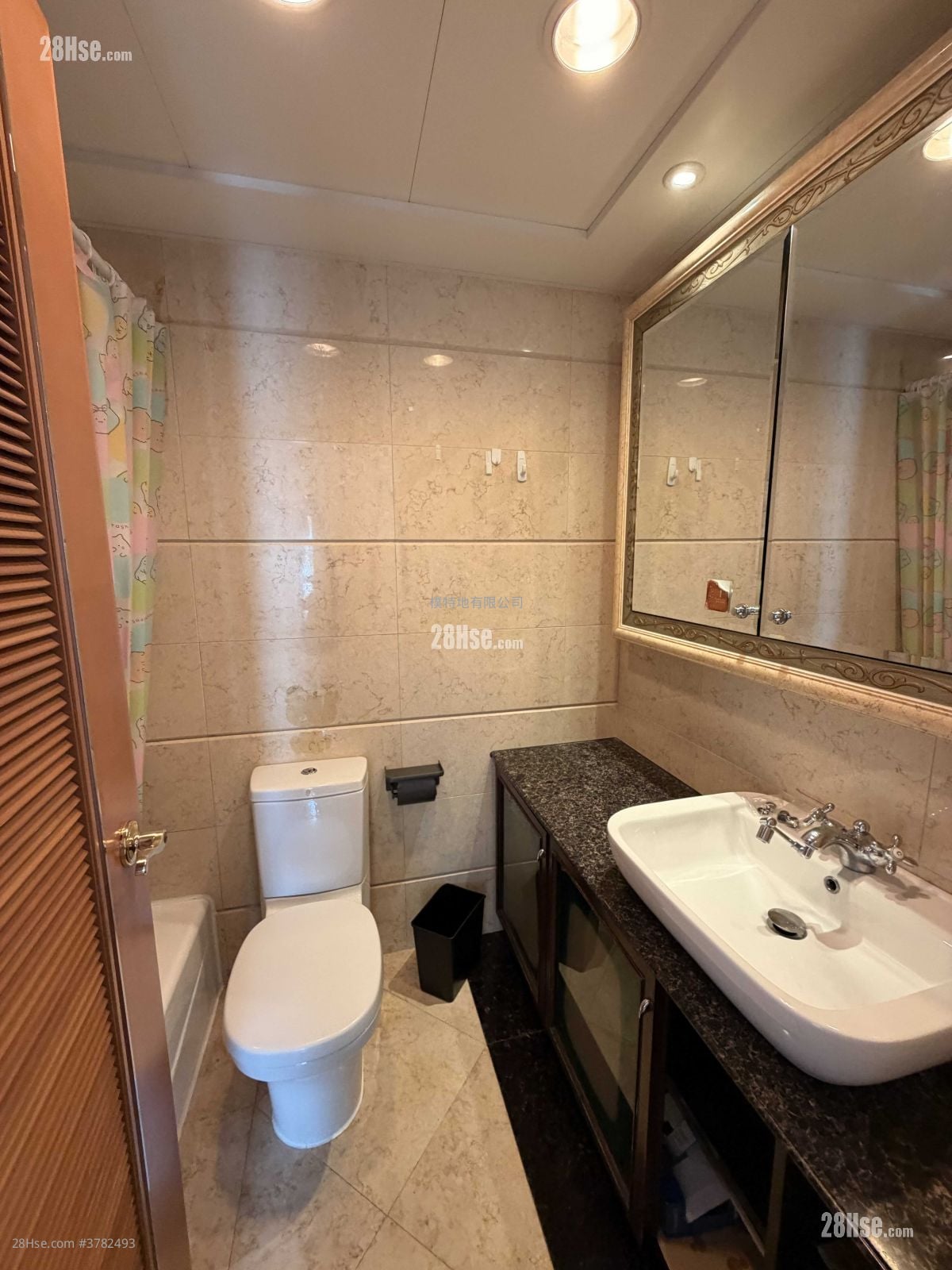 The Arch Rental 3 Bedrooms , 3 Bathrooms 840 ft²