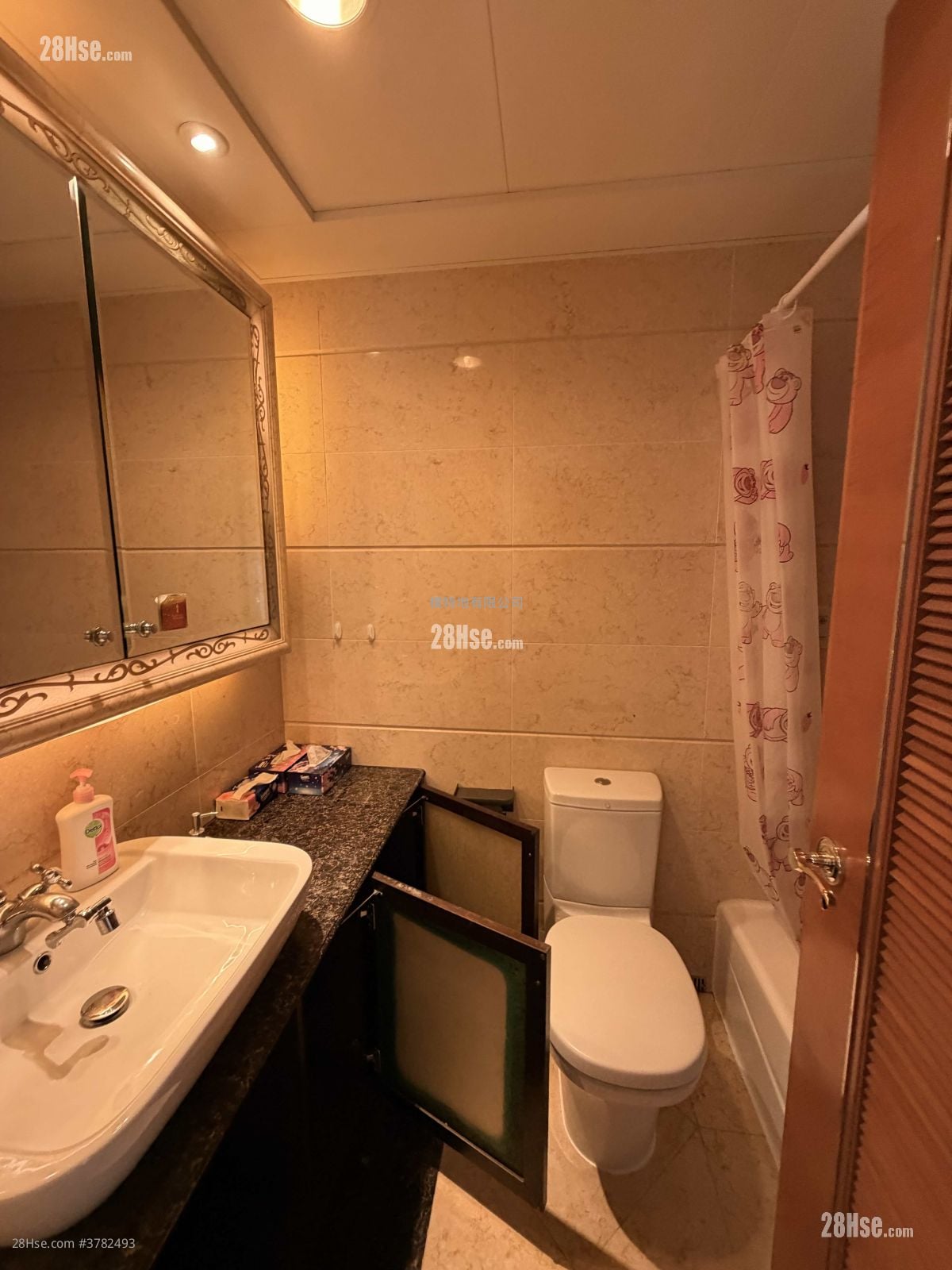 The Arch Rental 3 Bedrooms , 3 Bathrooms 840 ft²