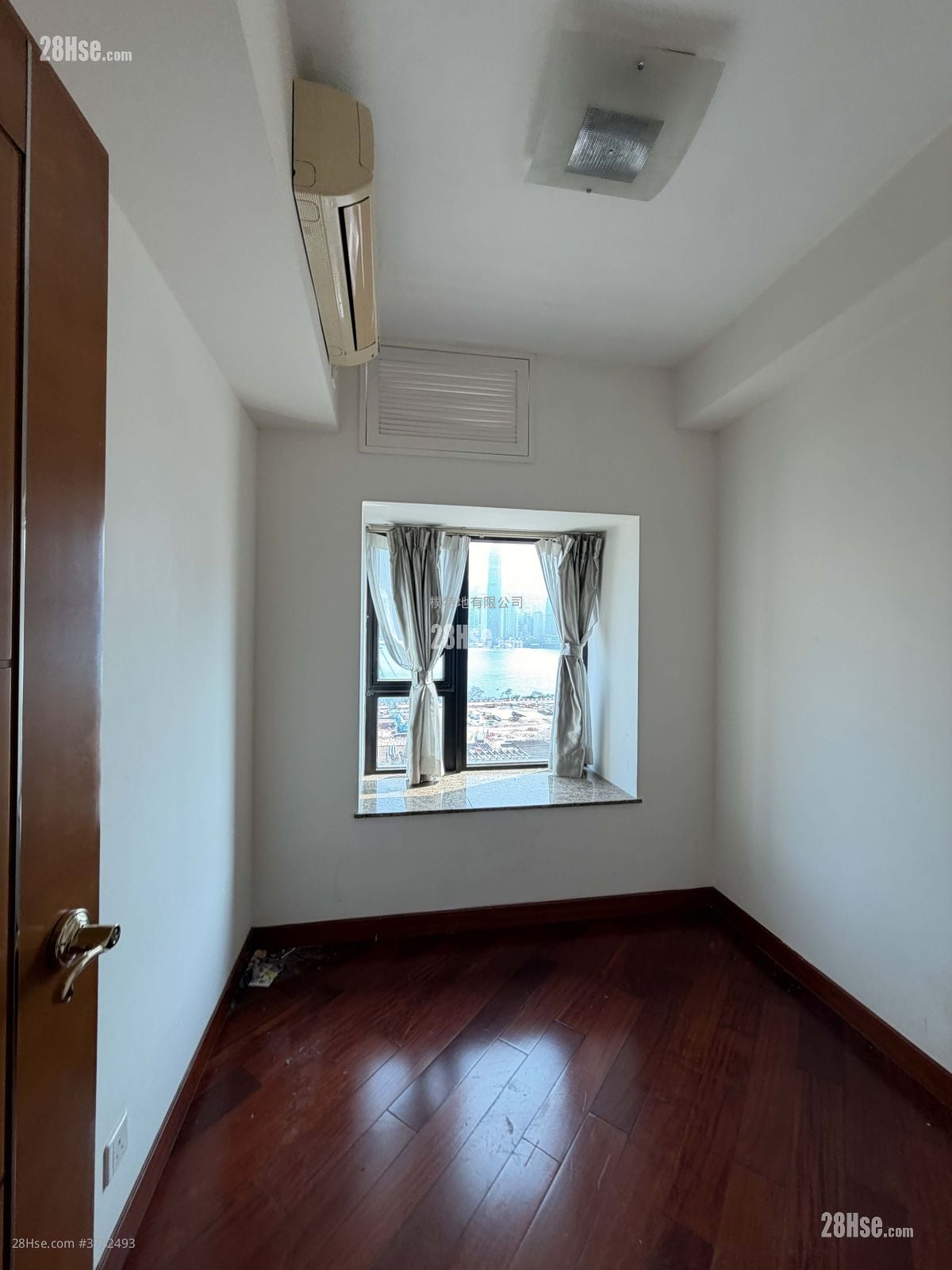 The Arch Rental 3 Bedrooms , 3 Bathrooms 840 ft²