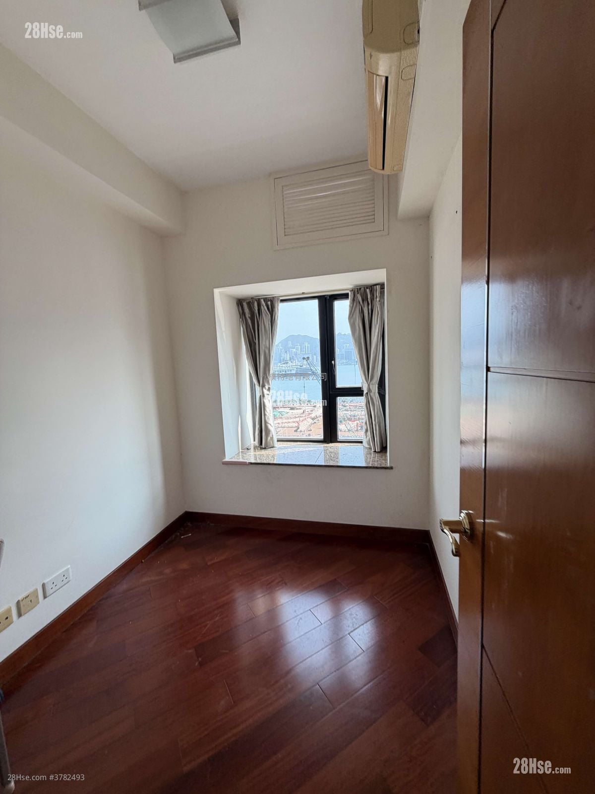 The Arch Rental 3 Bedrooms , 3 Bathrooms 840 ft²