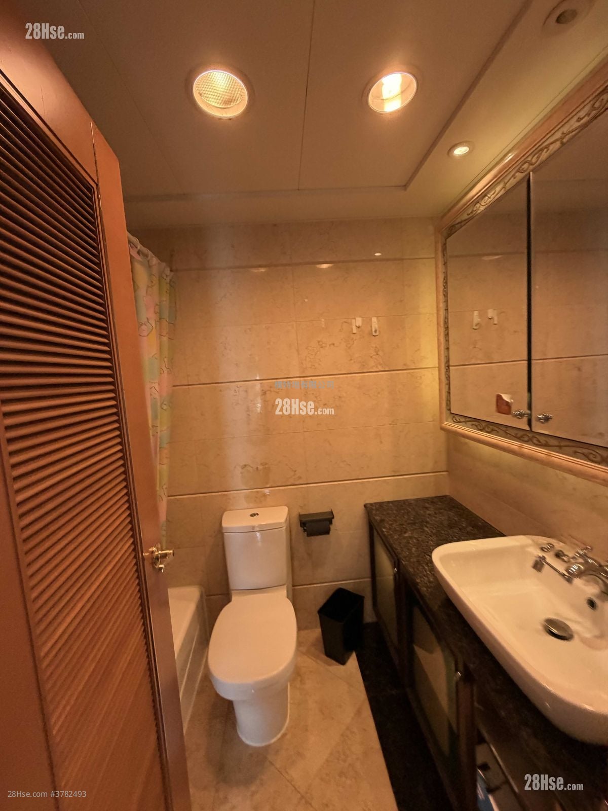 The Arch Rental 3 Bedrooms , 3 Bathrooms 840 ft²