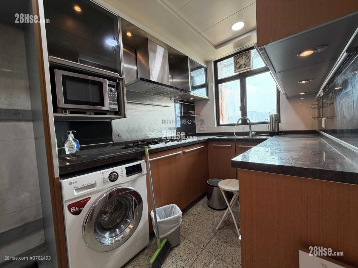 The Arch Rental 3 Bedrooms , 3 Bathrooms 840 ft²