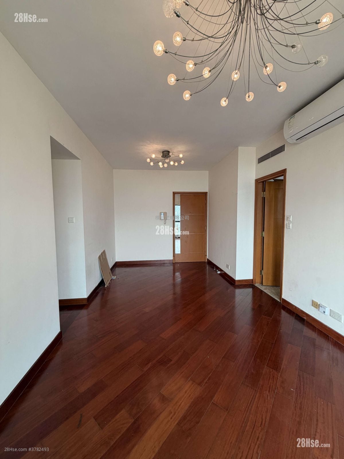 The Arch Rental 3 Bedrooms , 3 Bathrooms 840 ft²