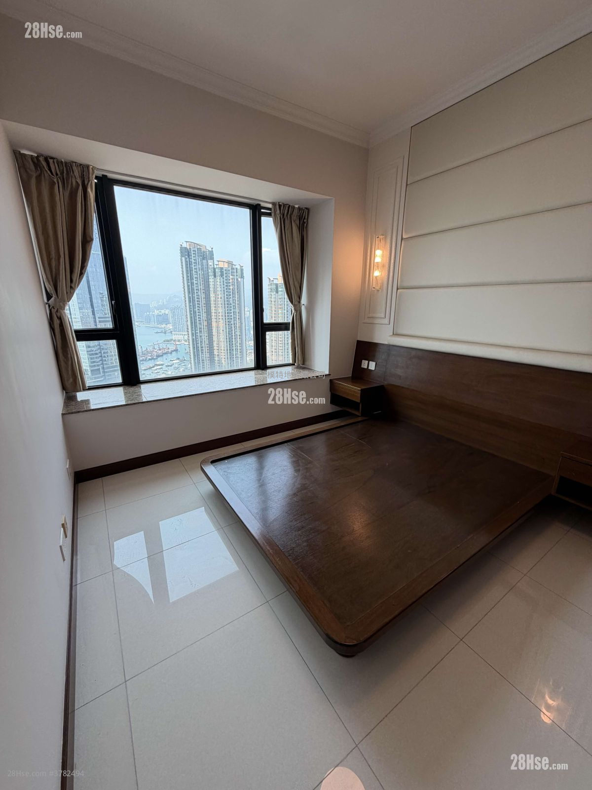 The Arch Rental 3 Bedrooms , 3 Bathrooms 970 ft²