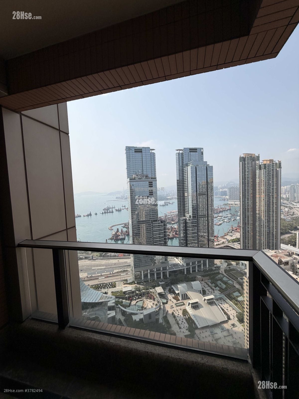 The Arch Rental 3 Bedrooms , 3 Bathrooms 970 ft²