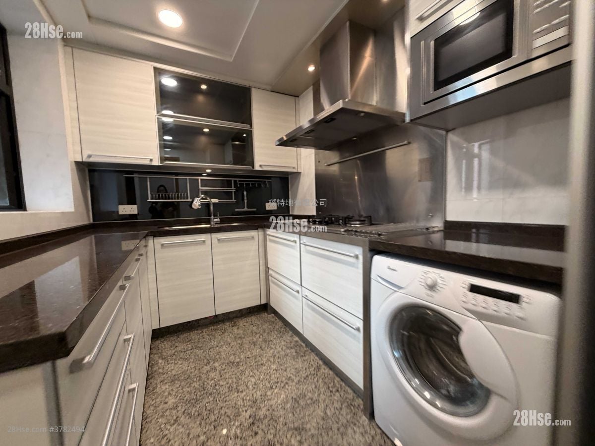 The Arch Rental 3 Bedrooms , 3 Bathrooms 970 ft²