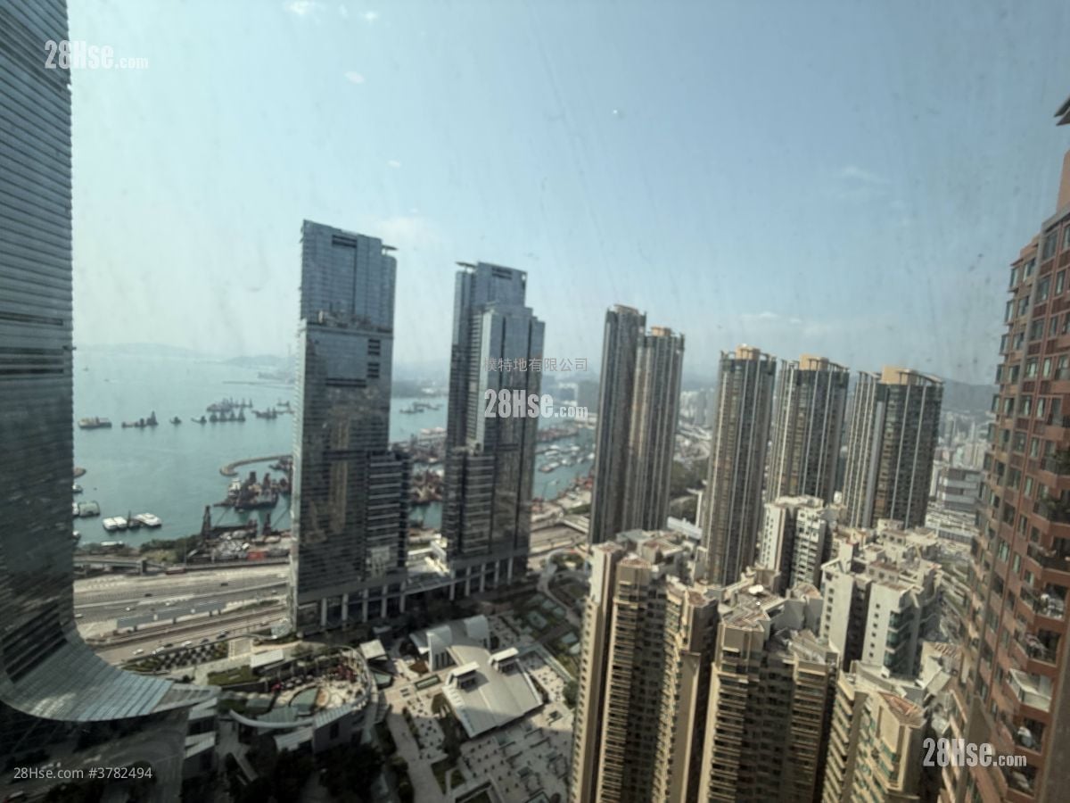 The Arch Rental 3 Bedrooms , 3 Bathrooms 970 ft²