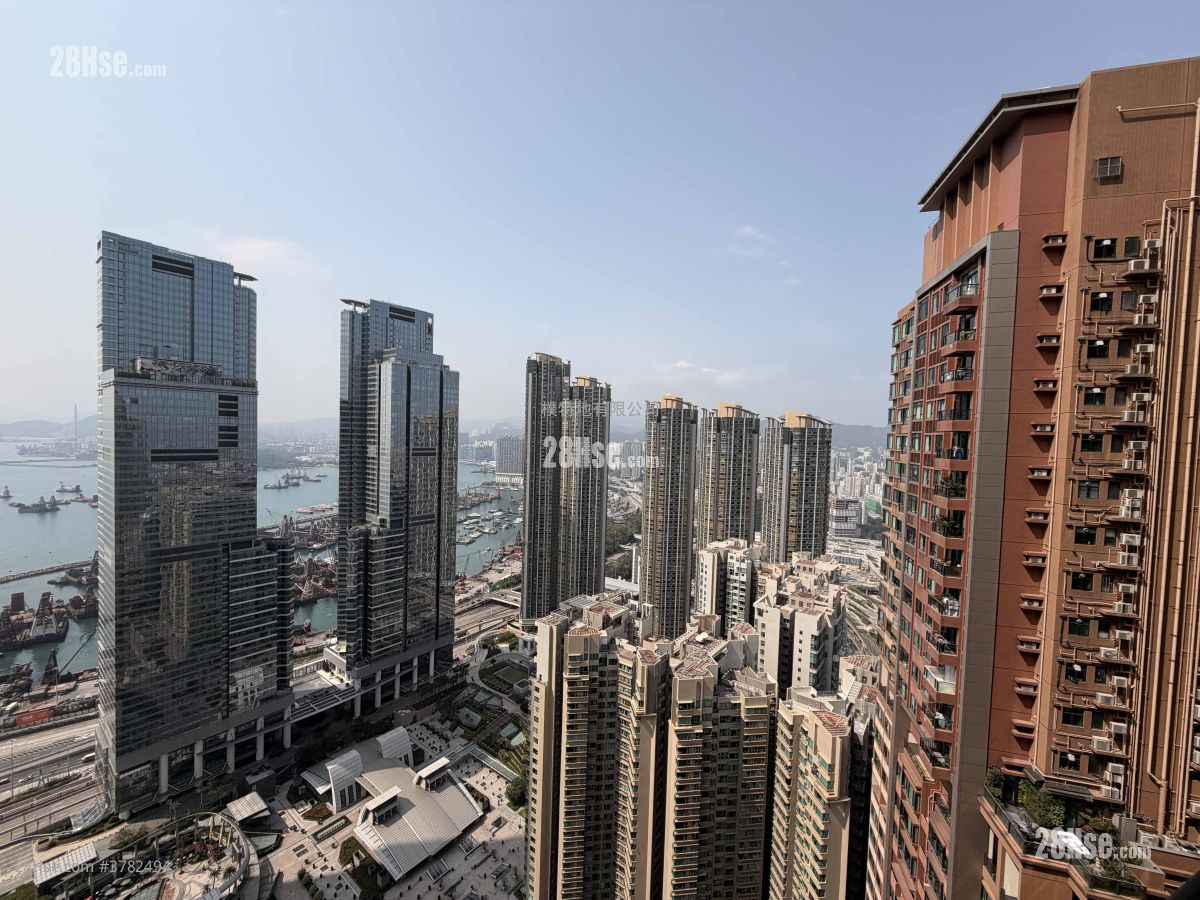 The Arch Rental 3 Bedrooms , 3 Bathrooms 970 ft²