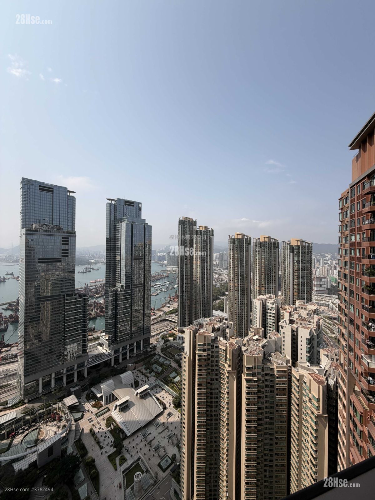 The Arch Rental 3 Bedrooms , 3 Bathrooms 970 ft²