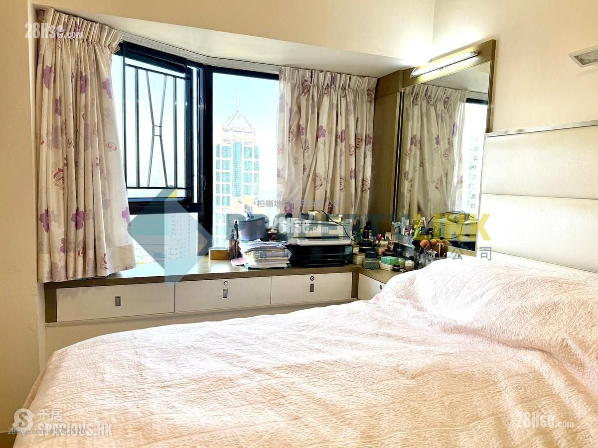 Euston Court Sell 3 Bedrooms , 2 Bathrooms 790 ft²