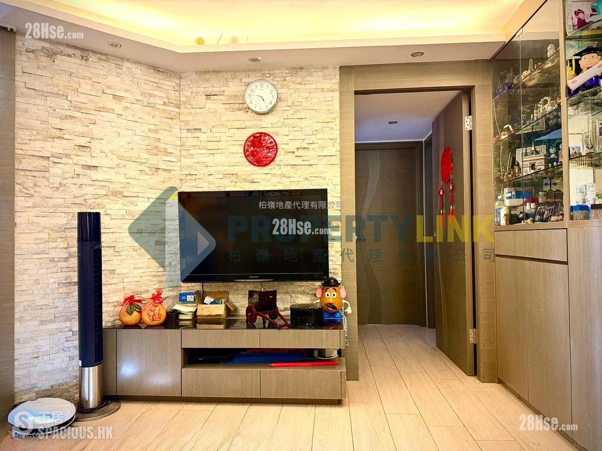 Euston Court Sell 3 Bedrooms , 2 Bathrooms 790 ft²