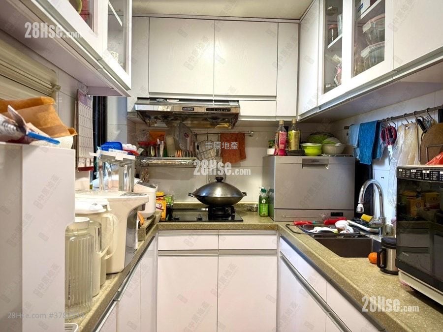 Euston Court Sell 3 Bedrooms , 2 Bathrooms 790 ft²