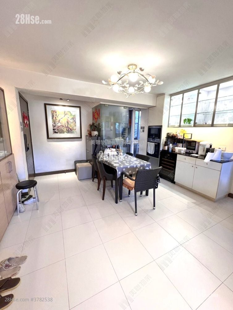 Village Gardens Sell 2 Bedrooms 801 ft²