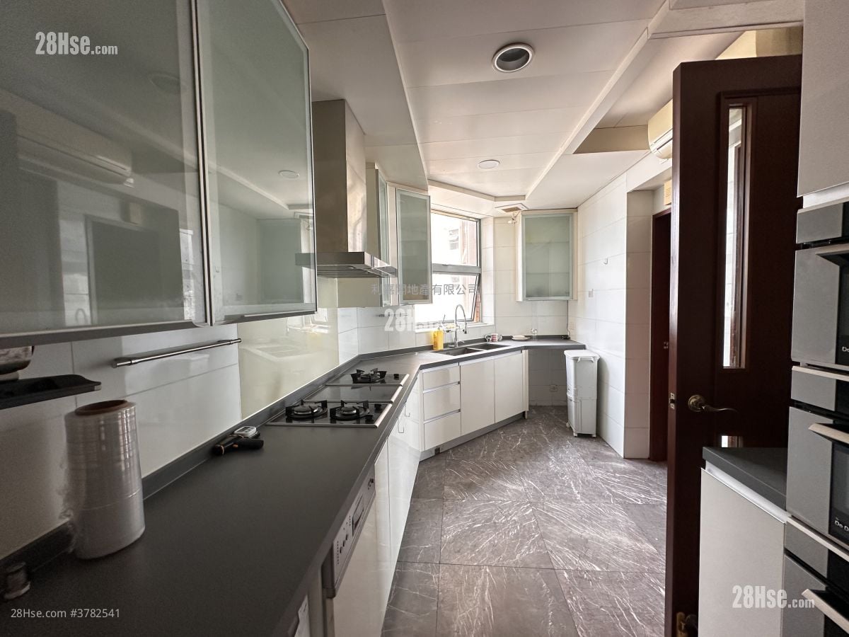 The Palazzo Rental 4 Bedrooms , 3 Bathrooms 1,847 ft²