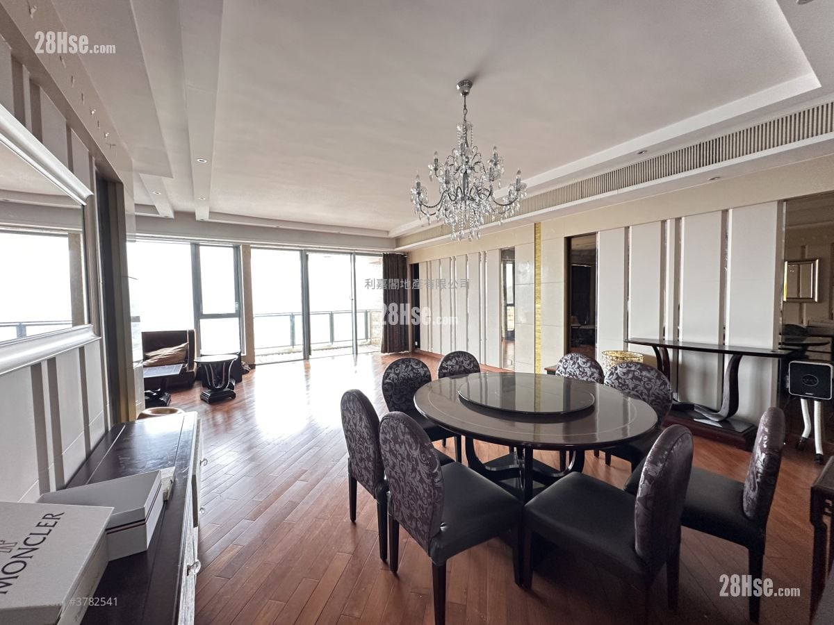 The Palazzo Rental 4 Bedrooms , 3 Bathrooms 1,847 ft²