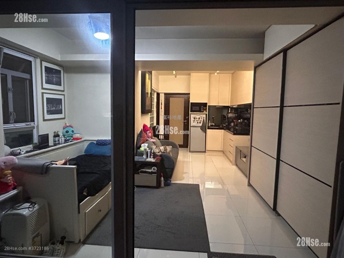 On Wing Building Sell 1 Bedroom , 1 Bathroom 307 ft²