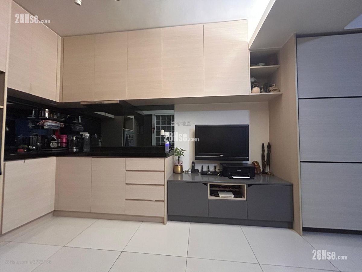 On Wing Building Sell 1 Bedroom , 1 Bathroom 307 ft²