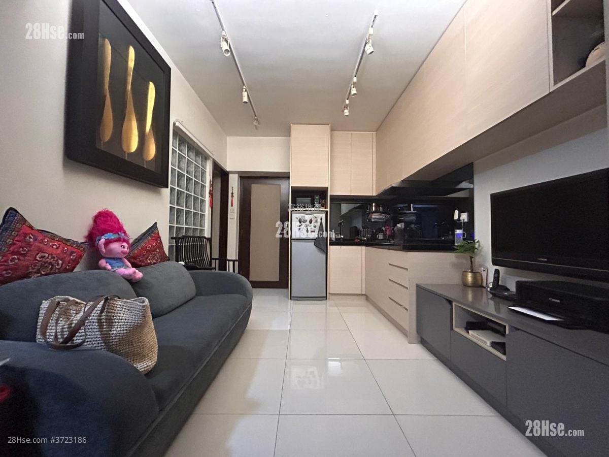 On Wing Building Sell 1 Bedroom , 1 Bathroom 307 ft²