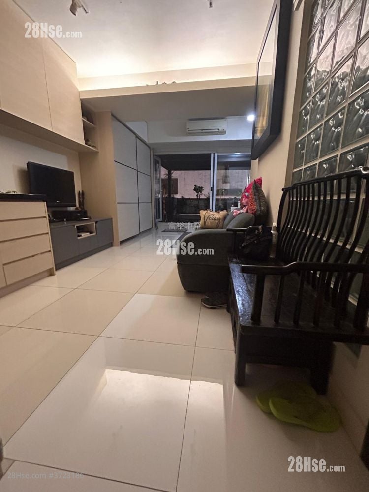 On Wing Building Sell 1 Bedroom , 1 Bathroom 307 ft²