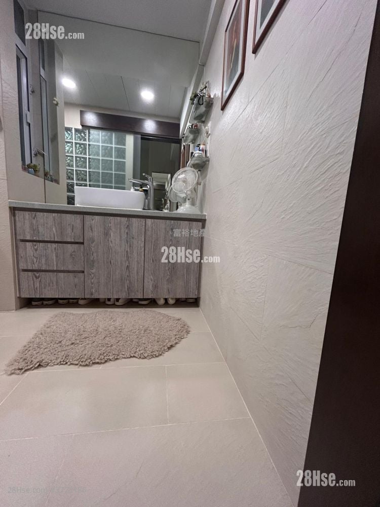 On Wing Building Sell 1 Bedroom , 1 Bathroom 307 ft²