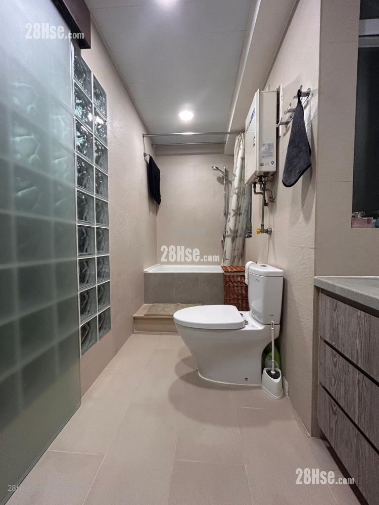 On Wing Building Sell 1 Bedroom , 1 Bathroom 307 ft²