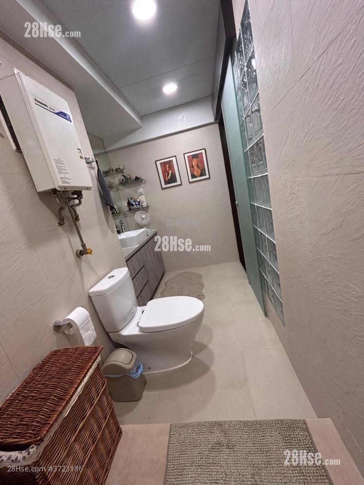 On Wing Building Sell 1 Bedroom , 1 Bathroom 307 ft²