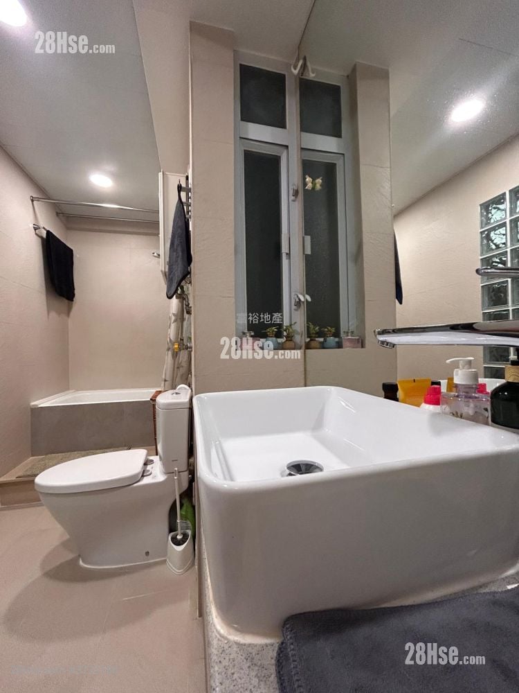 On Wing Building Sell 1 Bedroom , 1 Bathroom 307 ft²