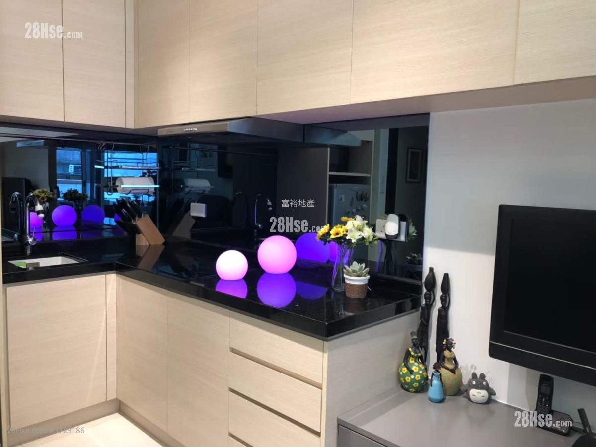 On Wing Building Sell 1 Bedroom , 1 Bathroom 307 ft²