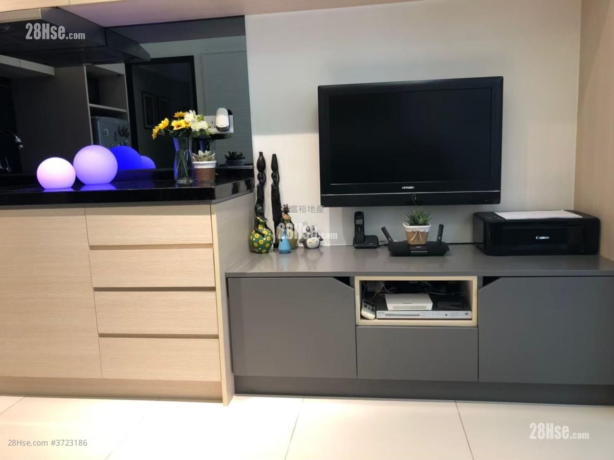 On Wing Building Sell 1 Bedroom , 1 Bathroom 307 ft²