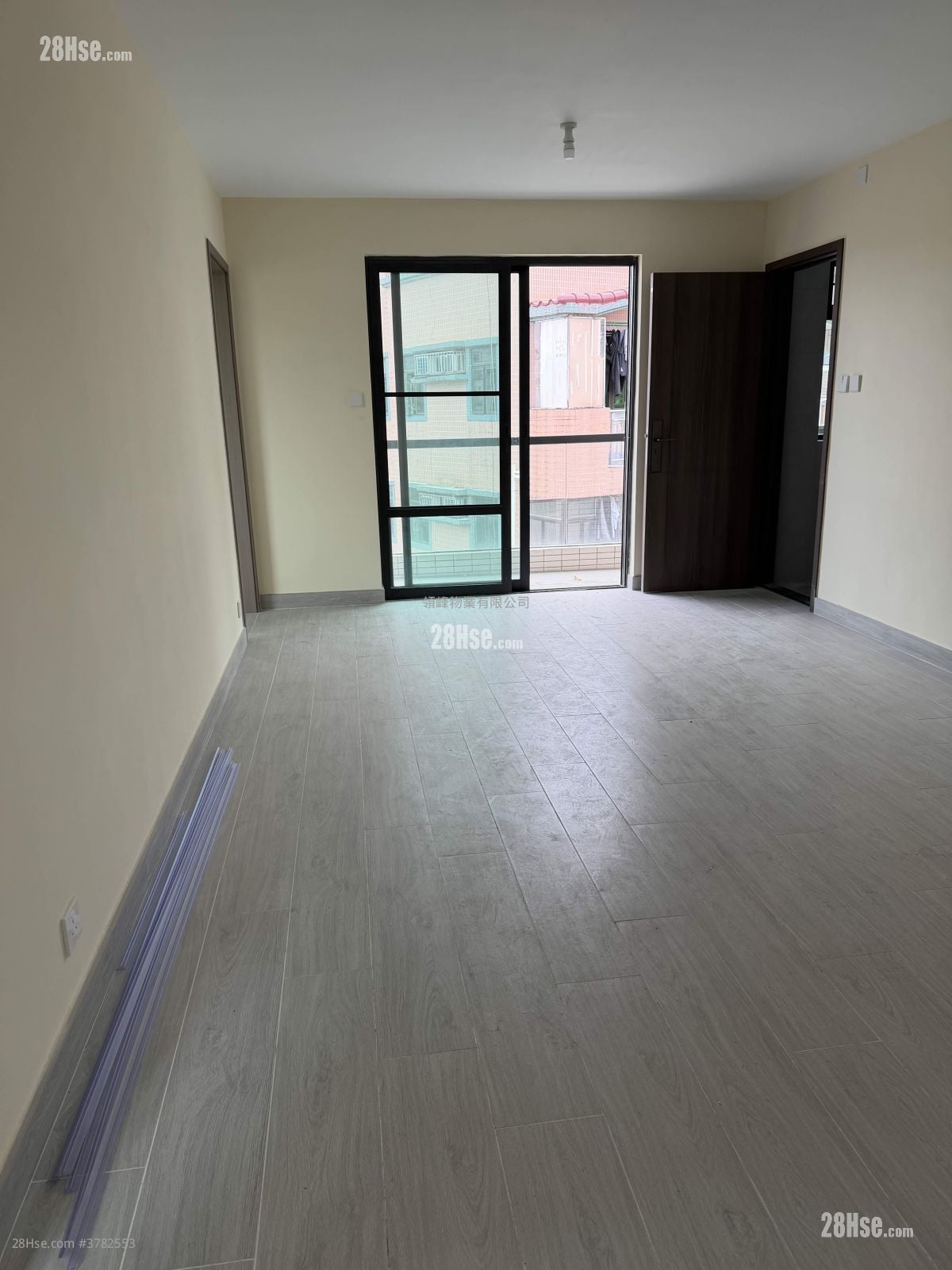 Village Rental 3 Bedrooms , 2 Bathrooms 630 ft²