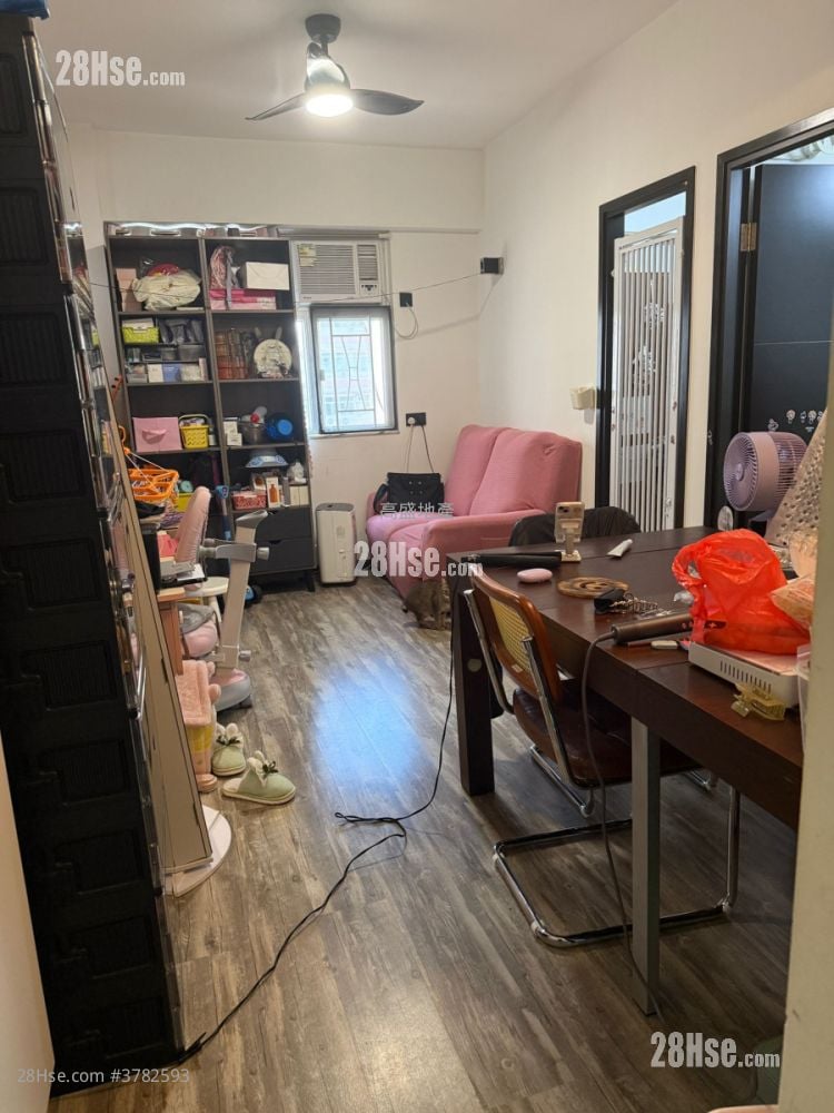 Lung On Building Sell 2 Bedrooms , 1 Bathroom 428 ft²