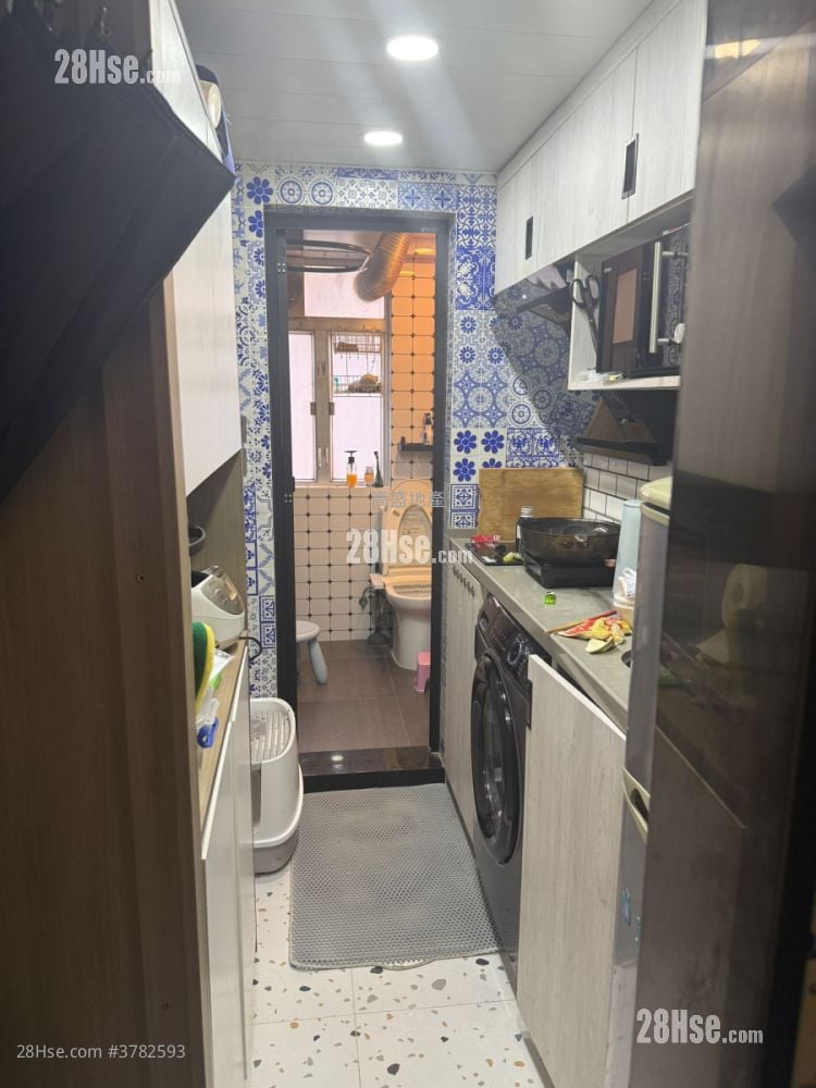 Lung On Building Sell 2 Bedrooms , 1 Bathroom 428 ft²