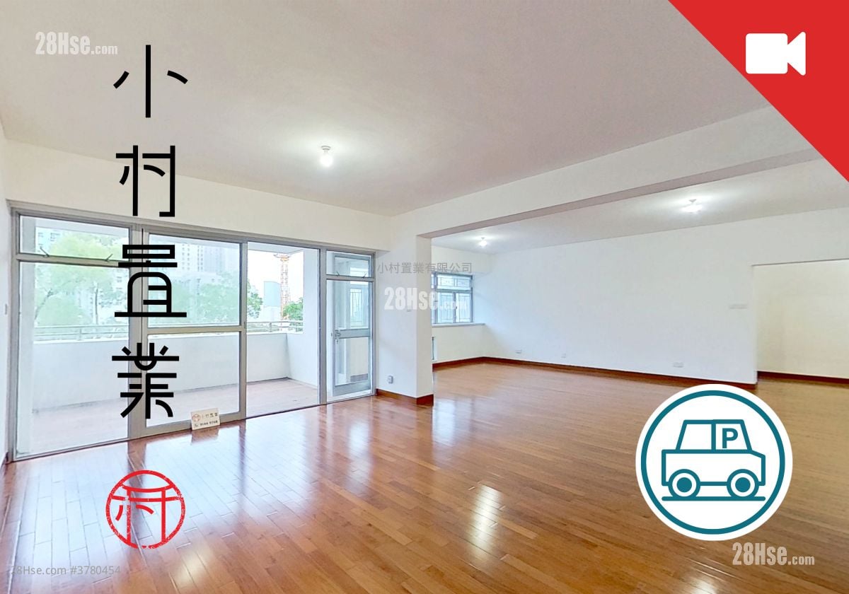 living room: 89-91 Broadcast Drive Rental 3 Bedrooms , 2 Bathrooms 2,312 ft²