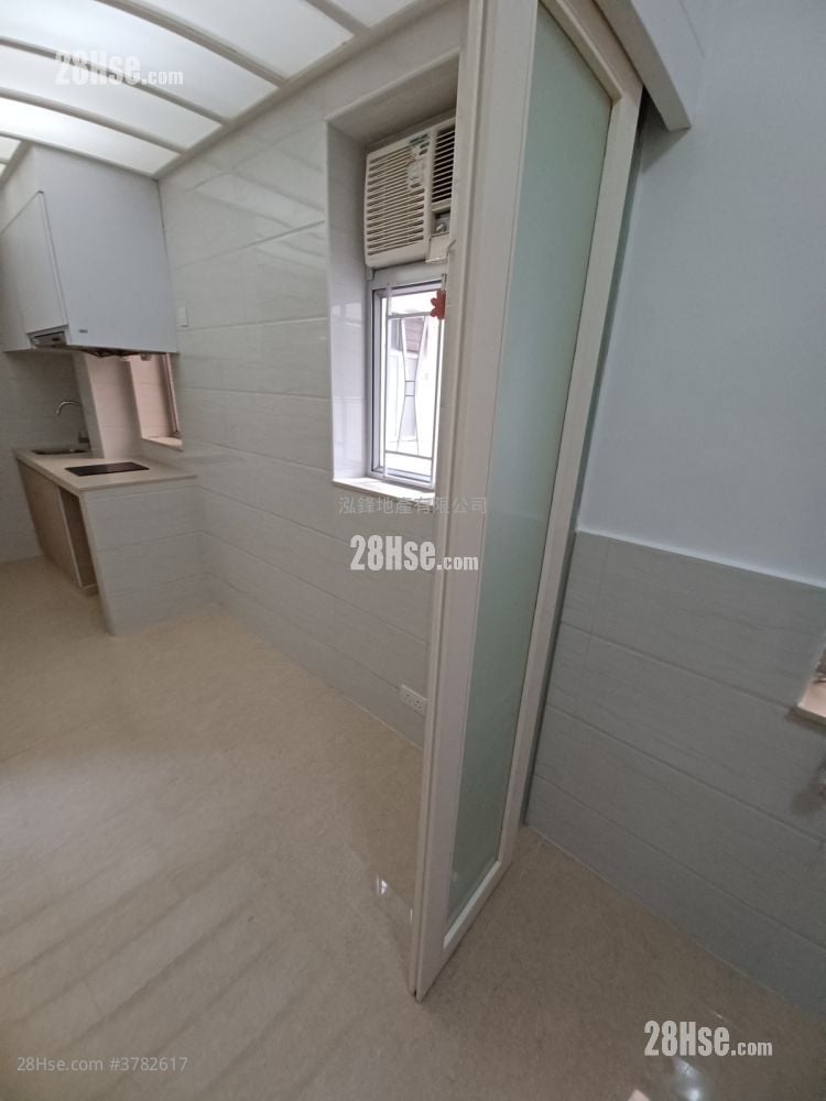 皆兴大厦 租盘 220 平方尺