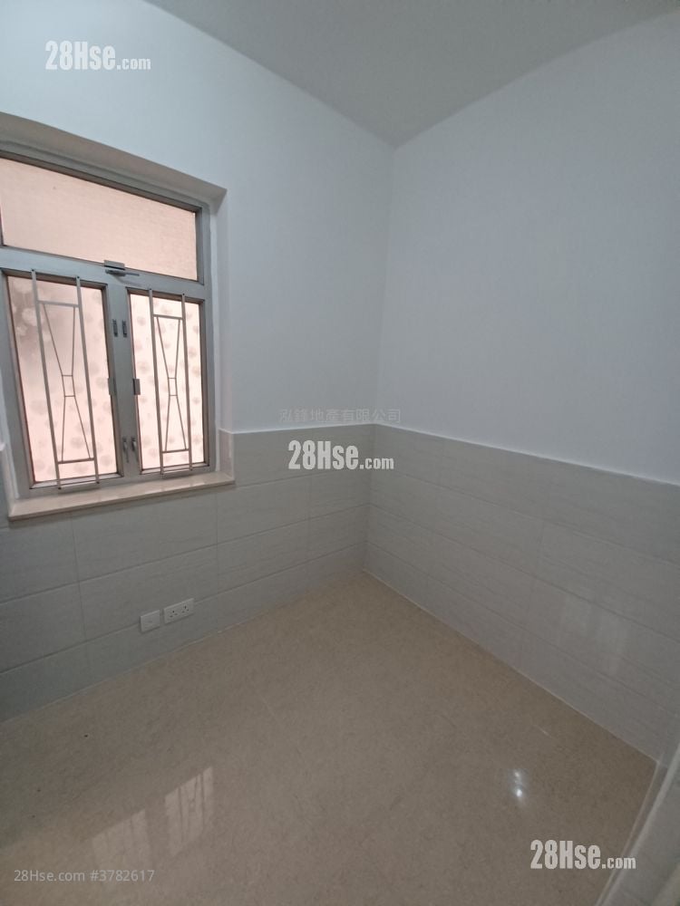 皆兴大厦 租盘 220 平方尺