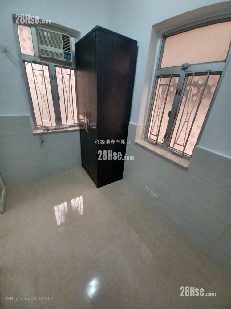 皆兴大厦 租盘 220 平方尺