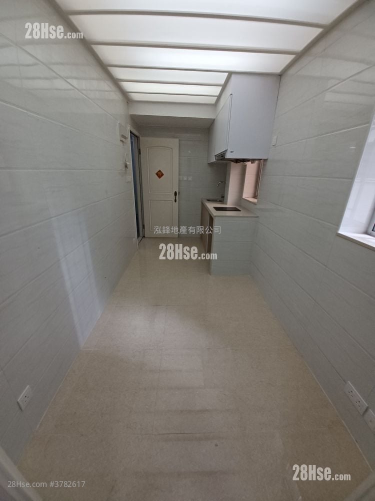 皆兴大厦 租盘 220 平方尺