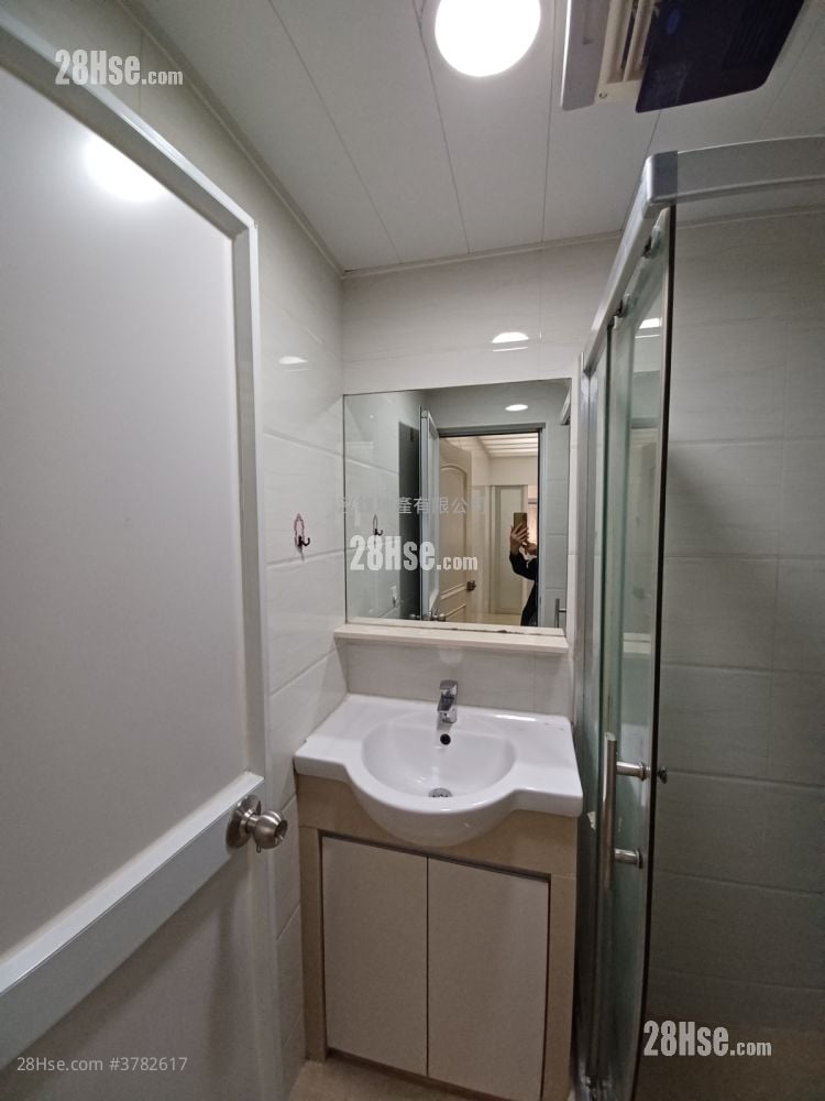 皆兴大厦 租盘 220 平方尺