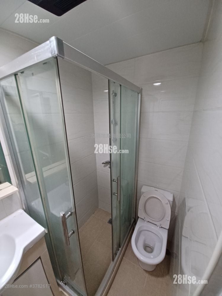 皆兴大厦 租盘 220 平方尺