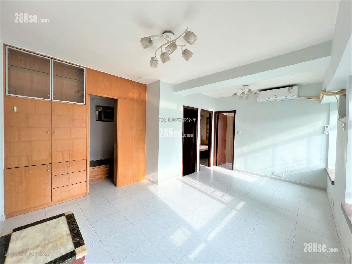 Flora Plaza Rental 3 Bedrooms , 1 Bathroom 526 ft²