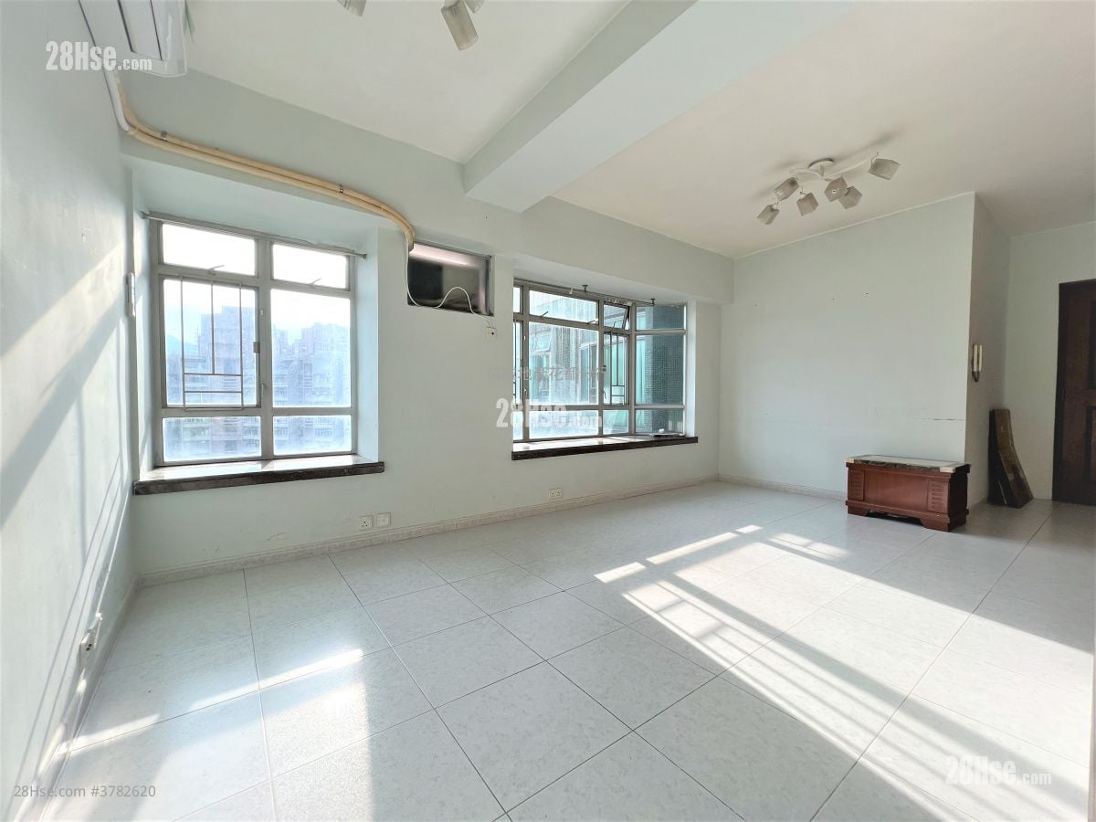 Flora Plaza Rental 3 Bedrooms , 1 Bathroom 526 ft²