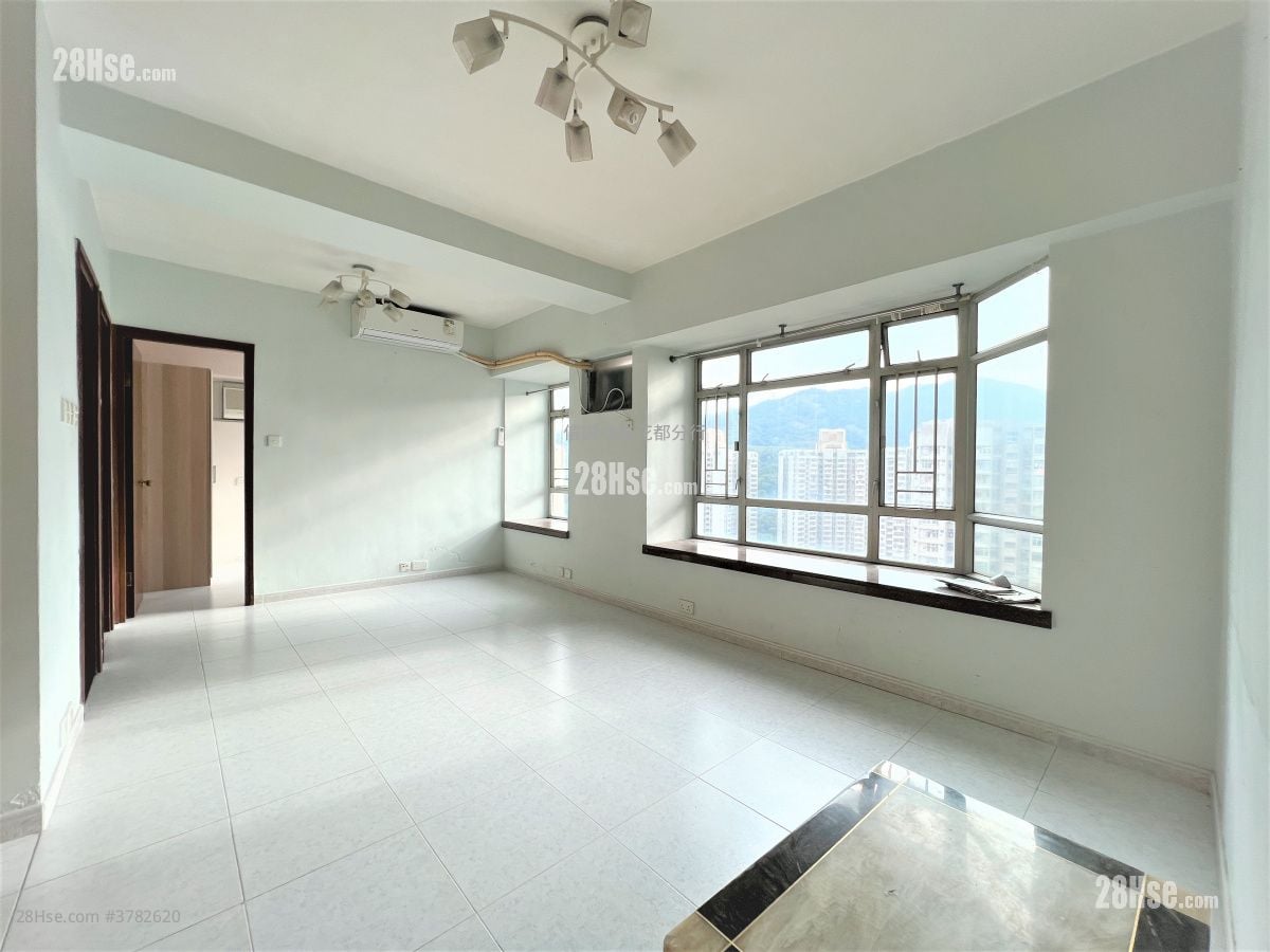 Flora Plaza Rental 3 Bedrooms , 1 Bathroom 526 ft²