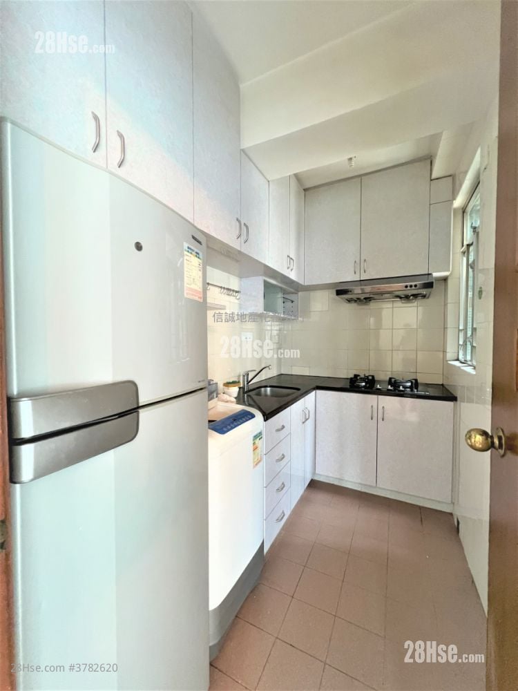 Flora Plaza Rental 3 Bedrooms , 1 Bathroom 526 ft²