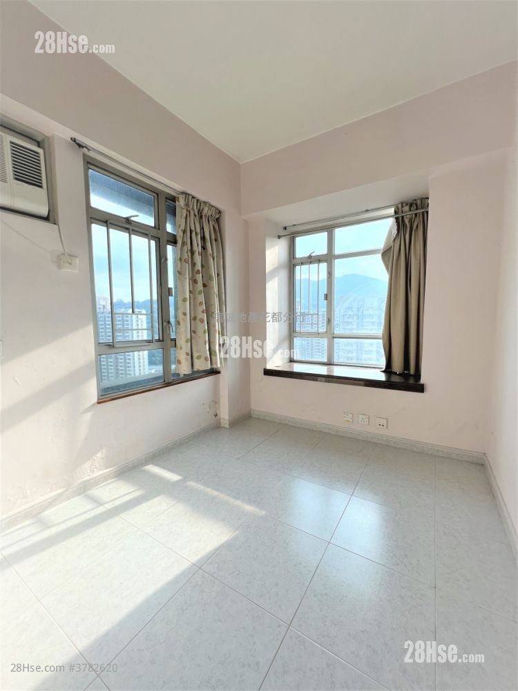 Flora Plaza Rental 3 Bedrooms , 1 Bathroom 526 ft²