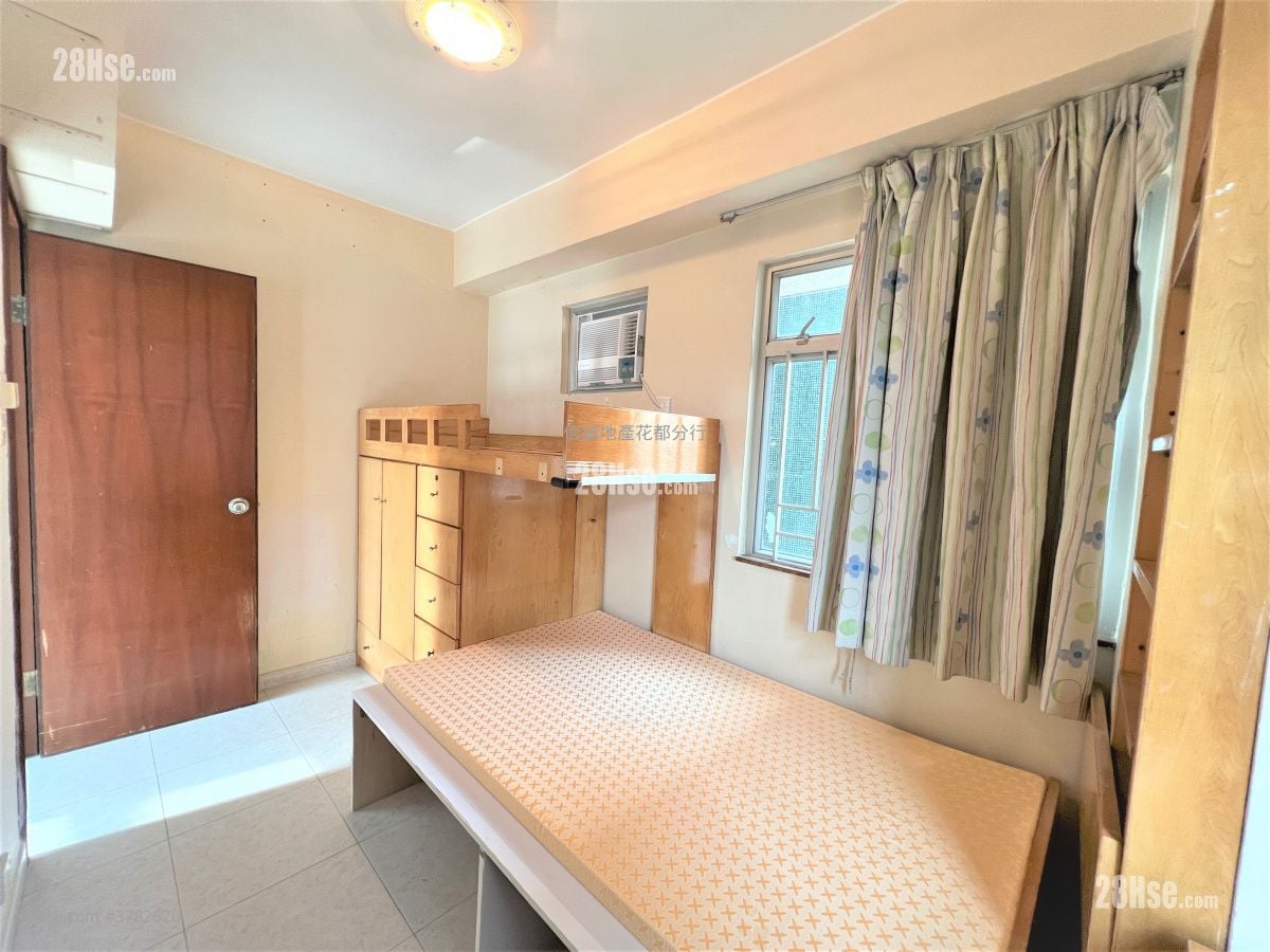 Flora Plaza Rental 3 Bedrooms , 1 Bathroom 526 ft²