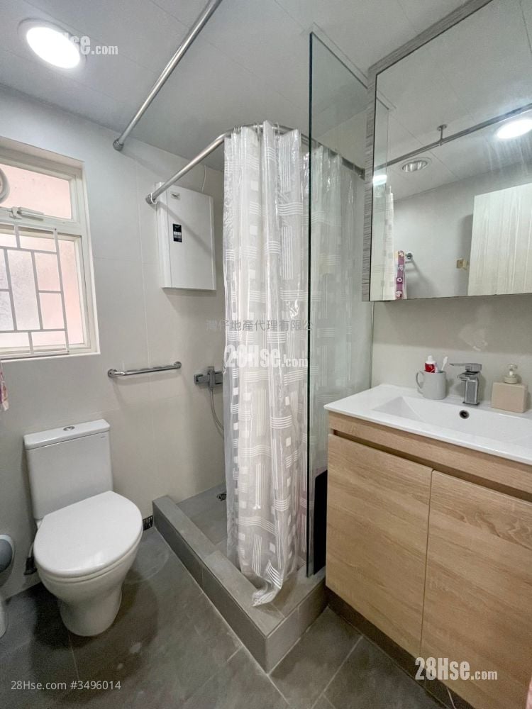 Li Chit Garden Sell 2 Bedrooms , 1 Bathroom 397 ft²