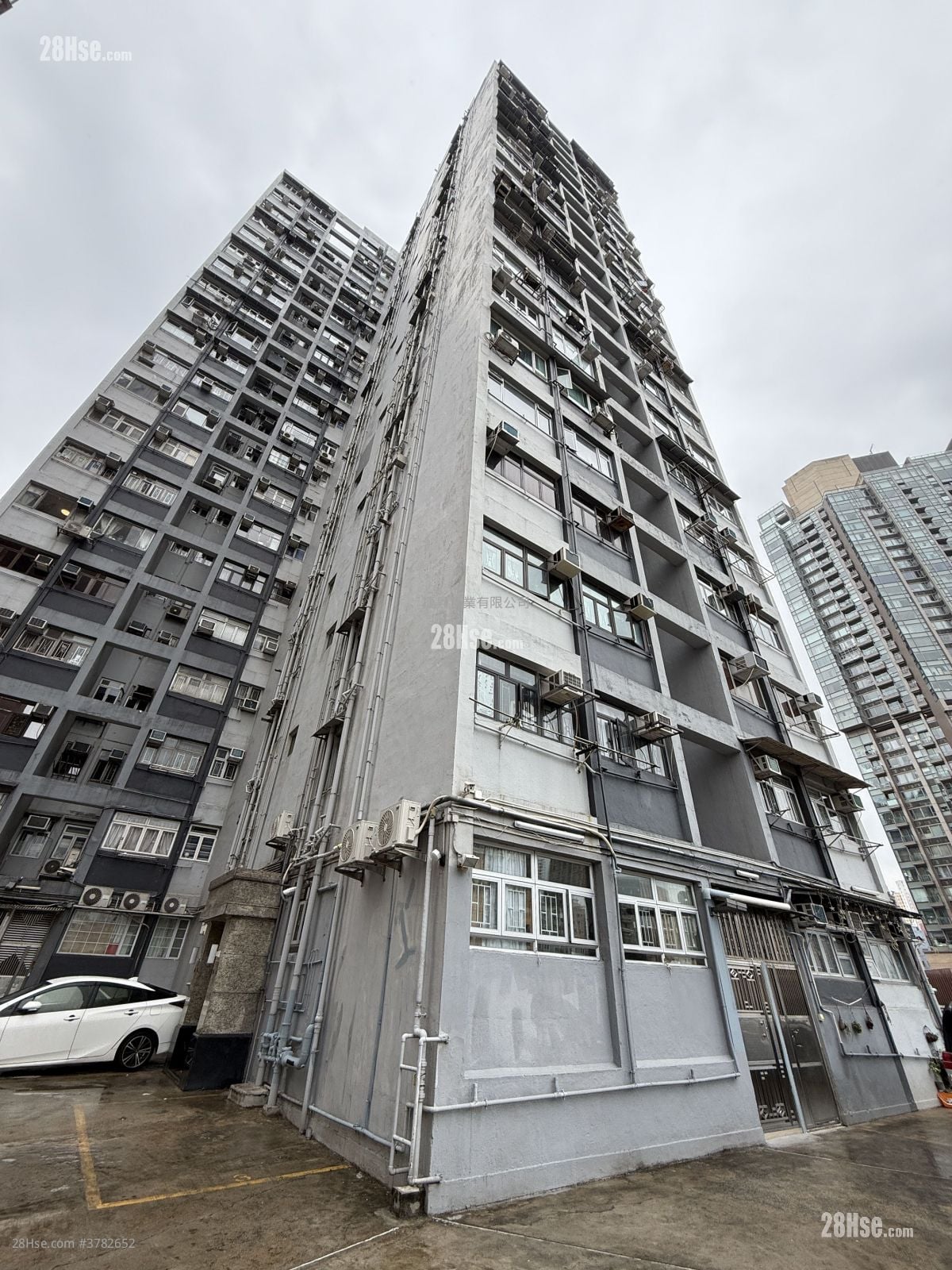 Lederle Garden Sell 2 Bedrooms , 1 Bathroom 410 ft²