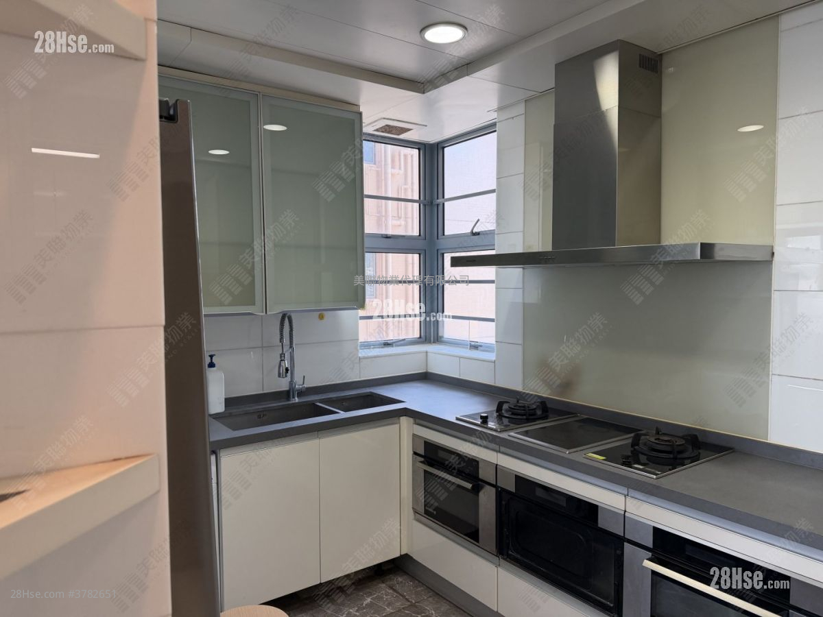 The Palazzo Rental 3 Bedrooms , 2 Bathrooms 1,403 ft²