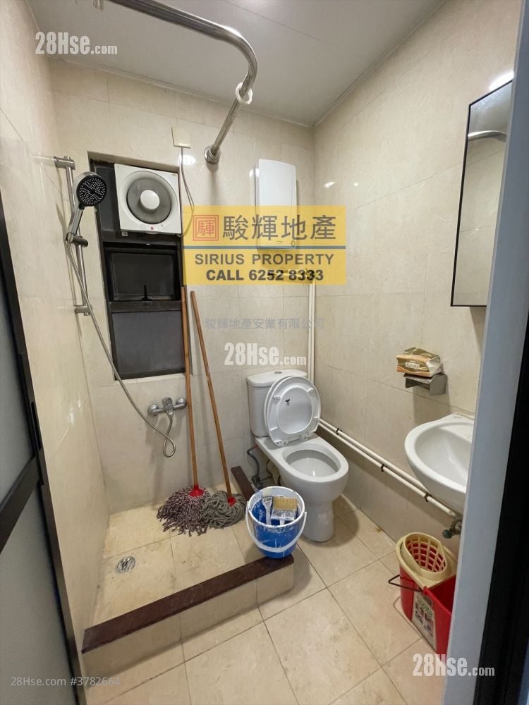 荣富大厦 租盘 374 平方尺