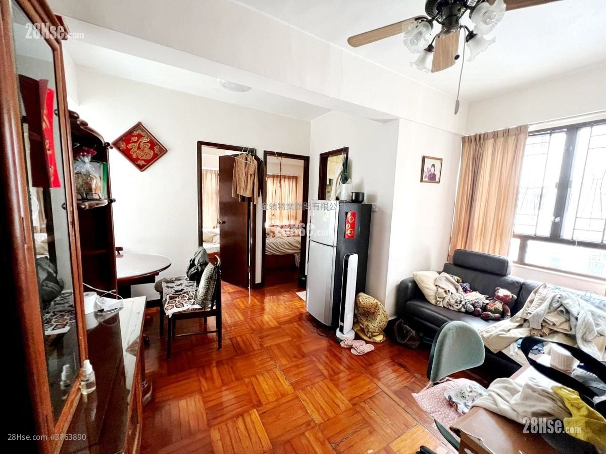 Pau Chung Building Sell 2 Bedrooms , 1 Bathroom 330 ft²